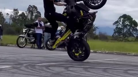 Heavy Bike Extreme Stunts