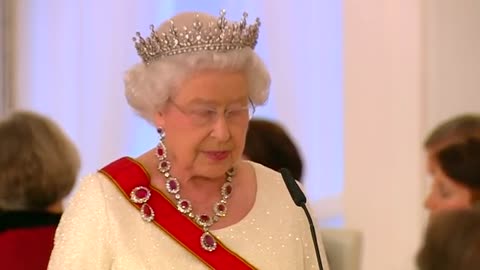 Queen Elizabeth II calls for European unity in Berlin