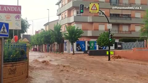 Torrential rainstorm floods roads in Spain's Murcia