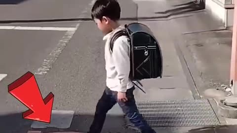 how kids cross the street in japan