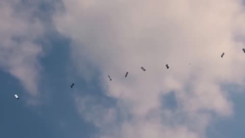 Starlink satelites train seen in the sky LOW PASS Elon Musk SpaceX