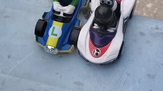 Luigi vs Yoshi Race - Slide Test