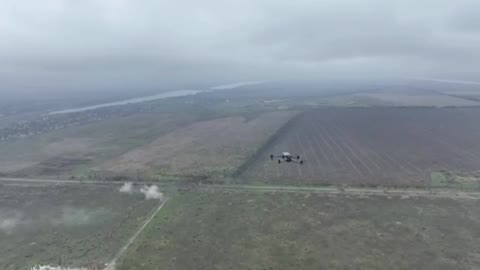 Ukrainian Mavic drone vs Russian Mavic drone dogfight in the skies