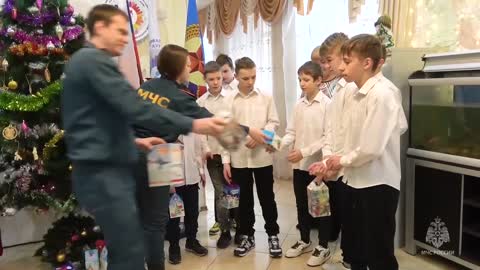 New Year gifts to children of new regions of Russia