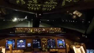 Timelapse of a Boeing 777 Night Departure