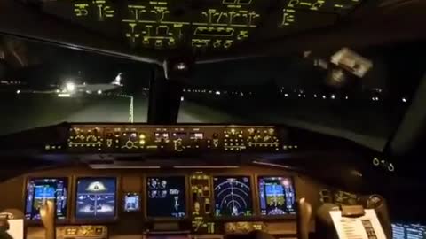 Timelapse of a Boeing 777 Night Departure