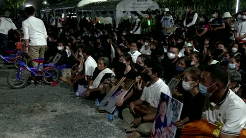 Thai massacre victims 'sent to heaven' in mass cremation