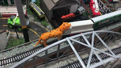 Drama The CC206 Long Train Hits a Cheetah Until It Drops and Rolls Under the Bridge