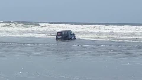Jeep Gets Stuck at Seaview in Pakistan