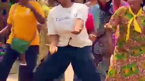 Kiss Daniel Twe Twe Dance Performance