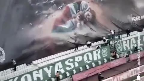 Konyaspor taraftarı Filistin'e destek pankartı astı