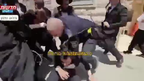 ►❎❗️⚠❗️Jews for Palestine beaten by Israeli Police at military registration and enlistment office