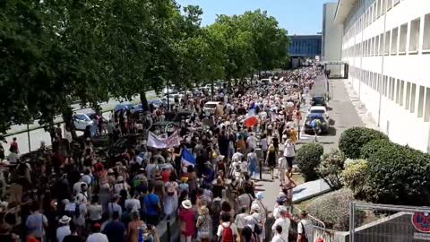 Mockingbird Media Reports "Handful" Of Protesters In Nantes - Video Demonstrates They Are Liars