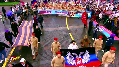 Putin takes part in memorial march in Moscow