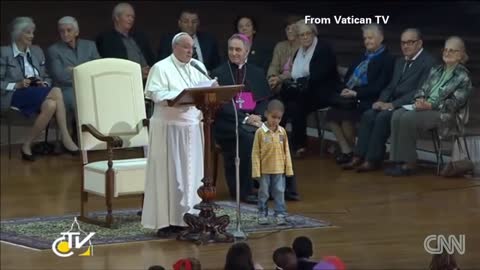 Little boy steals the show from the Pope_4