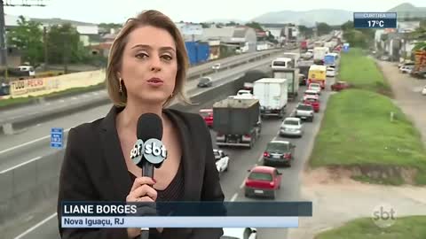 Caminhoneiros fecham rodovias após vitória de Lula | SBT Brasil (31/10/22)