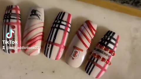 Burberry nails