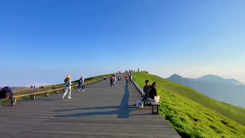 Wonderland-like sea of clouds