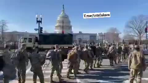 Thousands of additional US National Guard personnel have just arrived at the US Capitol with M4