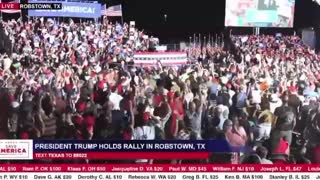 TRUMP RALLY - TEXAS CROWD BREAKS OUT SINGING "THE NATIONAL ANTHEM "