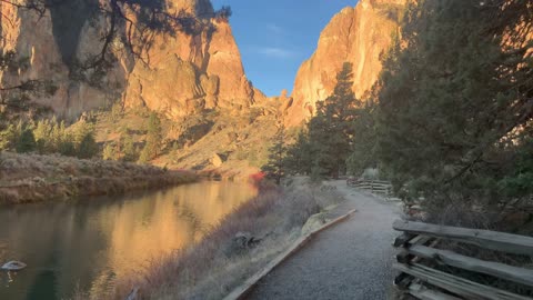 Canyon Walls to Riverside – Smith Rock State Park – Central Oregon – 4K