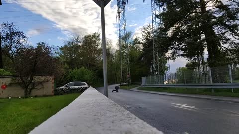 Guy Crashes Trying to Stop While Inline Skating