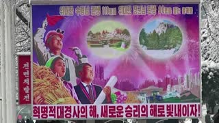 Flowers laid for former NK leaders on Lunar New Year