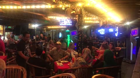 Kehidupan Malam Lombok: Bar di Senggigi