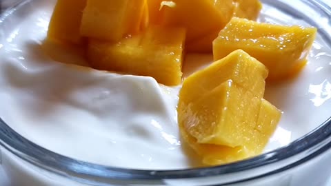 Simple mango dessert