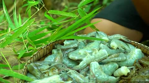 Survival Cooking Skill-Deep Fry Shrimp And Crab Seafood Eating With Hot Chili Sauce So Delicious-8