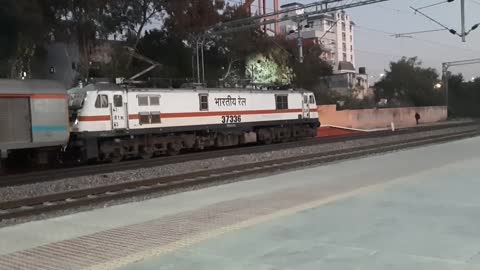ajmer-New Delhi Shatabdi express 12016 led by WAP-7 aggressive Departure from gandhinagar