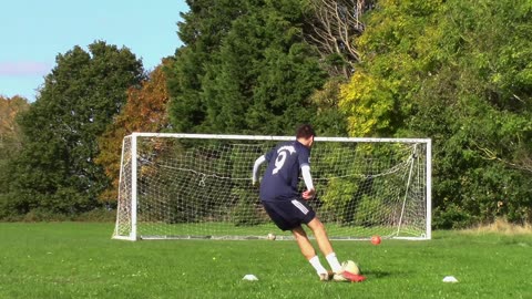 Unedited Knuckleball Freekicks!