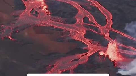 Mauna Loa continues to erupt, spewing fountains of lava