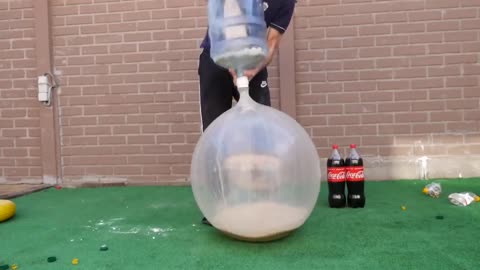 Experiment Giant Coca Cola Balloon VS Mentos1