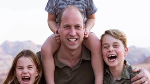 A photo of the Duke of Cambridge smiling with her children!!
