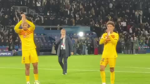 FC Barcelona players celebrating after beating PSG 3 points to 2