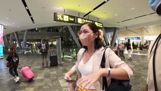 Part time Oversea Worker Finally Meets His Wife in Singapore | Husband is Excited to