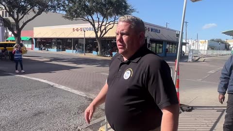 Fake ICE officer goes crazyyy over a camera in McAllen Tx