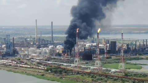 Explosion at Petromidia Oil refinery in Constanta Romania (Breaking News)