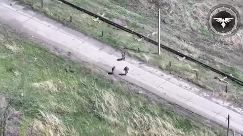 Ukrainian Drone Vaporizes a Russian Golf Carts as Russians Run Frantically in Circles