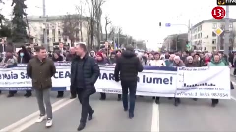 Pro-Russian forces start rally in Moldova - Thousands of people take to the streets