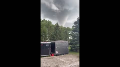 Terrifying tornado rips through Alberta, Canada