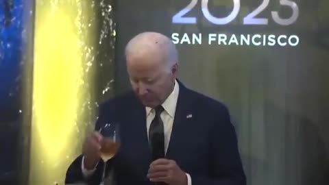 Cringe: Biden Awkwardly Takes Fake Sip After Toast