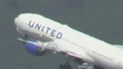 United Airlines Boeing 777 Loses Tire While Taking Off, Crushing Multiple Cars on the Ground