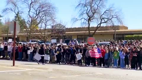 Students of Oakridge High School walking out against mask mandates in California