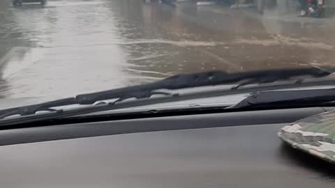 Driving a car when it rains in the city