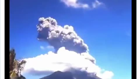 Mount Sakurajima in Japan Erupts, Sending Smoke High Into the Sky