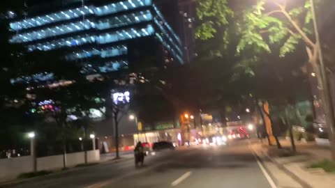 Strolling through BGC on a Moovr without a helmet, plus police checkpoint
