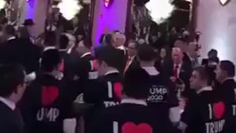 Jewish wedding shows they Love Trump