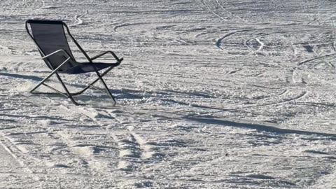 Independent Chair Takes Itself Skiing